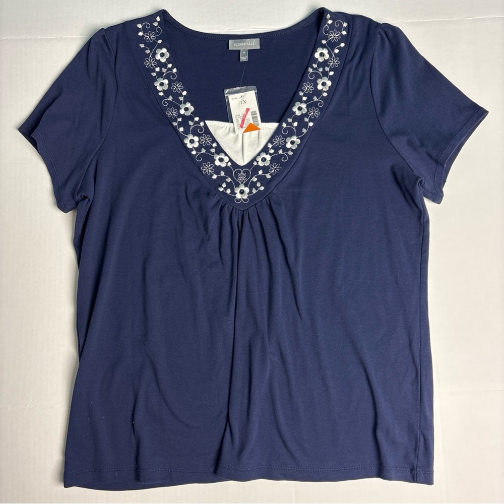 Essentials Women 1X Shirt Blue White Embroidered Flowers V-Neck New Tag Cotton